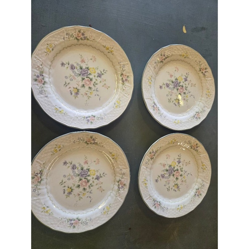 Mikasa Renaissance Antique Rose D4952 Set of 4 Salad Plates 8.25 Inch Japan